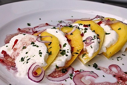 Büffelmozzarella mit Mangoscheiben und fruchtigem Dressing 6
