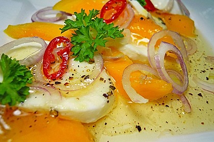 Büffelmozzarella mit Mangoscheiben und fruchtigem Dressing 2