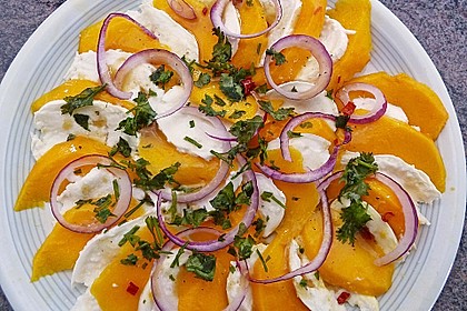Büffelmozzarella mit Mangoscheiben und fruchtigem Dressing 5