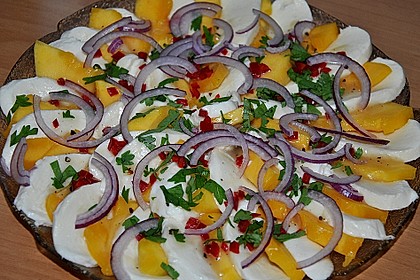 Büffelmozzarella mit Mangoscheiben und fruchtigem Dressing 17