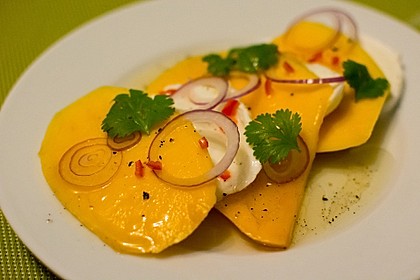 Büffelmozzarella mit Mangoscheiben und fruchtigem Dressing 10