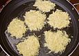 Kartoffelpuffer mit Lachs und Schmand