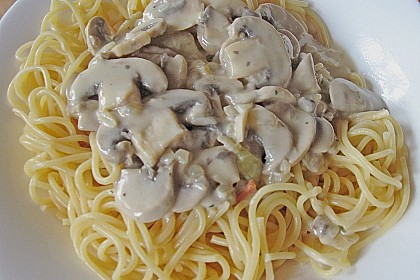 Spaghetti mit Pilz - Sahne - So&szlig;e 1