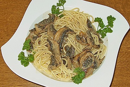 Spaghetti mit Pilz - Sahne - So&szlig;e 2