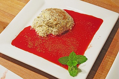 Marzipan-Mohn-Mousse mit Himbeersauce 30