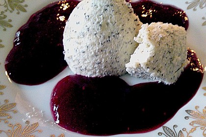 Marzipan-Mohn-Mousse mit Himbeersauce 36