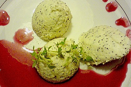 Marzipan-Mohn-Mousse mit Himbeersauce 34
