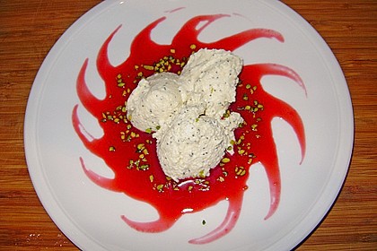 Marzipan-Mohn-Mousse mit Himbeersauce 18