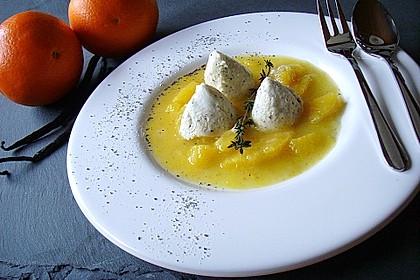 Marzipan-Mohn-Mousse mit Himbeersauce 7