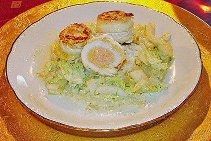 Roulade von Seezunge und Lachs auf gebratenem Chinakohl in Limonensauce 1