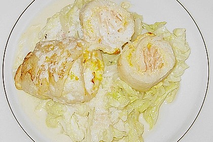 Roulade von Seezunge und Lachs auf gebratenem Chinakohl in Limonensauce 2