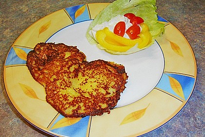 Steckr&uuml;benbratlinge mit Ziegenfrischk&auml;se � Dip und Pinienkernen 1