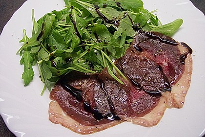G&auml;nsebrust an Rucola