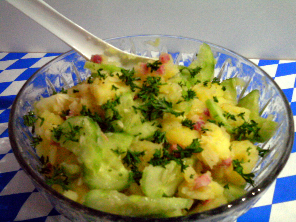 Barbaras Kartoffel - Gurken - Salat (Rezept mit Bild) | Chefkoch.de