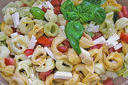 Tortellini - Salat mit Schafsk&auml;se und Tomaten