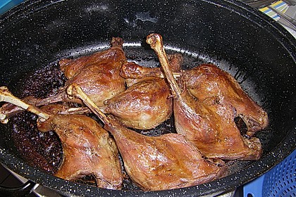 Knusprige Gänsekeulen mit Bratäpfeln 28