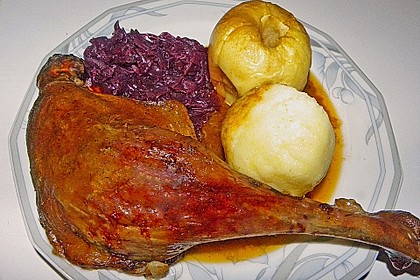 Knusprige Gänsekeulen mit Bratäpfeln 8