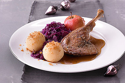 Knusprige Gänsekeulen mit Bratäpfeln 2