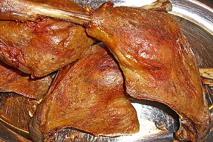 Knusprige Gänsekeulen mit Bratäpfeln 4