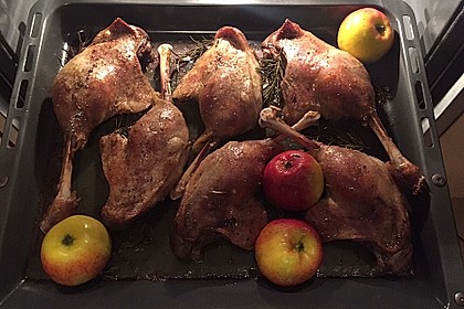 Knusprige Gänsekeulen mit Bratäpfeln 7