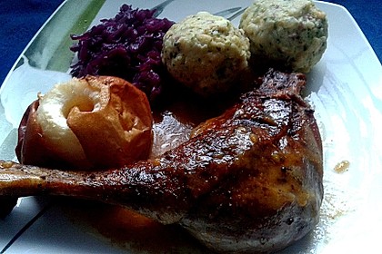 Knusprige Gänsekeulen mit Bratäpfeln 12