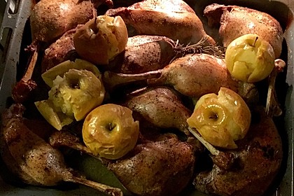 Knusprige Gänsekeulen mit Bratäpfeln 23