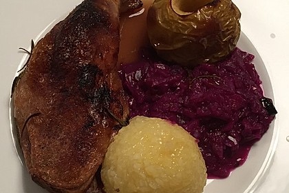 Knusprige Gänsekeulen mit Bratäpfeln 5
