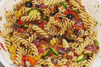 Nudelsalat mediterran 7