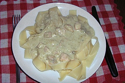 Gr&uuml;ne Bandnudeln mit Lauch und Lachs