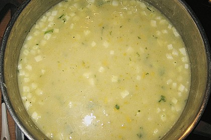 Gelbe Zucchini - K&auml;se - Suppe
