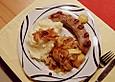 Bratwurst mit Apfel- und Zwiebelgem&uuml;se