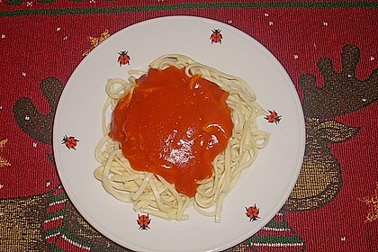Nudeln mit schneller Tomatensauce und Spiegeleier 3