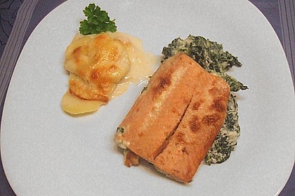 Lachs auf Blattspinat