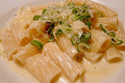 Penne rigate mit scharfer Käsesauce 4