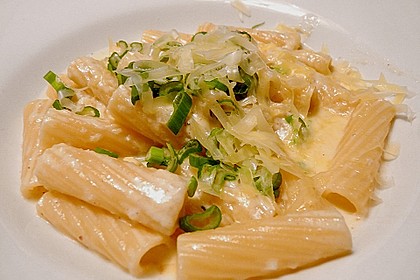 Penne rigate mit scharfer Käsesauce 1
