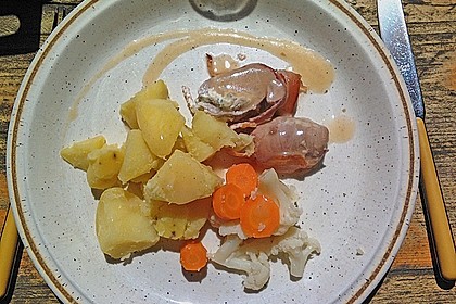 Schweine - Kr&auml;uterfilet mit Speckmantel in Weinsauce