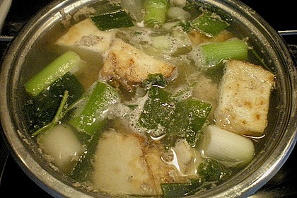 H&uuml;hnersuppe mit Gem&uuml;se