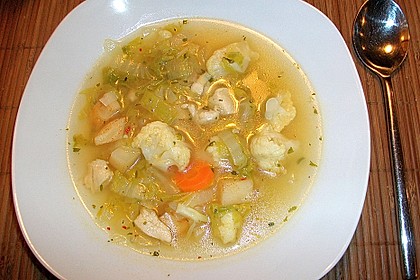 H&uuml;hnersuppe mit Gem&uuml;se 1