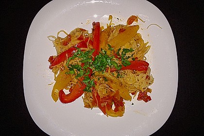 Reisnudeln mit Tomate und Paprika