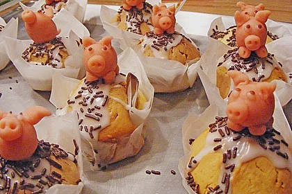 Marmorierte Muffins mit Marzipanschwein 1