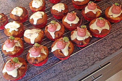 Marmorierte Muffins mit Marzipanschwein 5