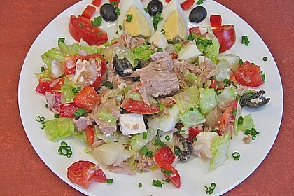 Thunfischsalat mit Oliven und Ei 1