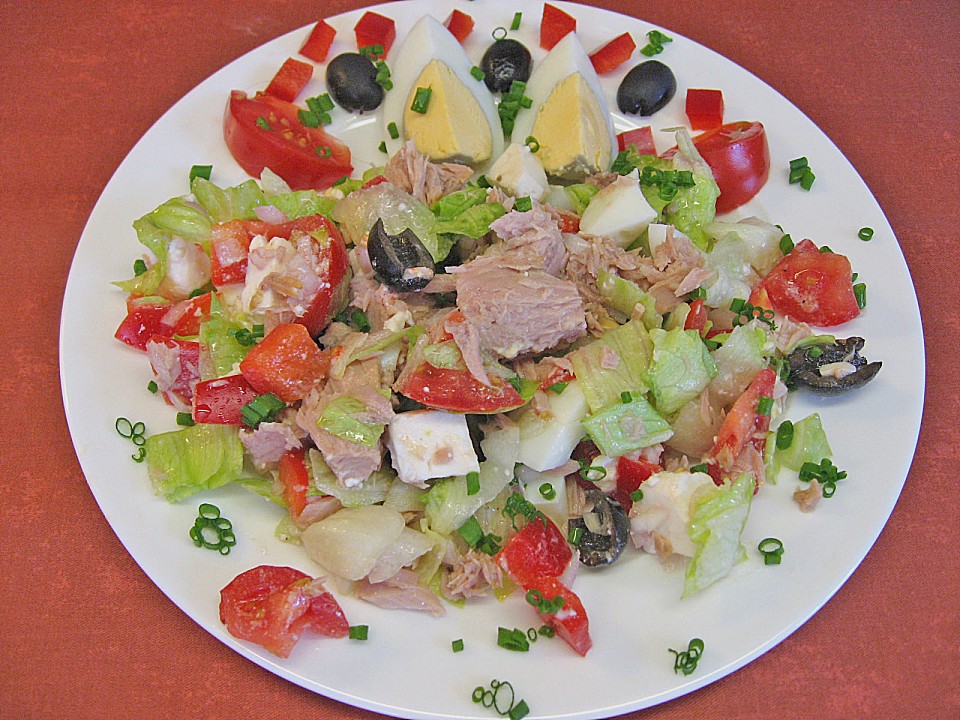 Thunfischsalat mit Oliven und Ei (Rezept mit Bild) | Chefkoch.de