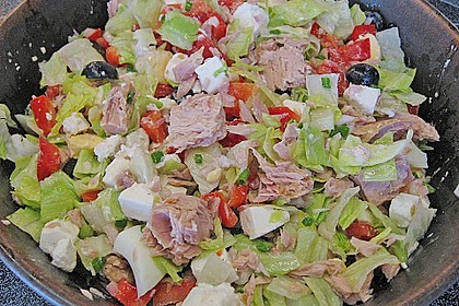 Thunfischsalat mit Oliven und Ei 2