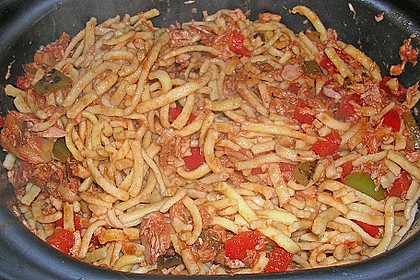 Sp&auml;tzle in Thunfisch - Pilz - Sauce