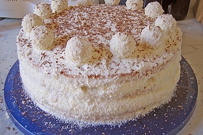 Kokos - Raffaello - Torte mit Nougat und Marzipan 8
