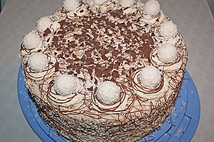 Kokos - Raffaello - Torte mit Nougat und Marzipan 9