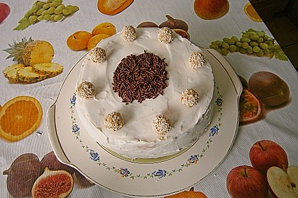 Kokos - Raffaello - Torte mit Nougat und Marzipan 12