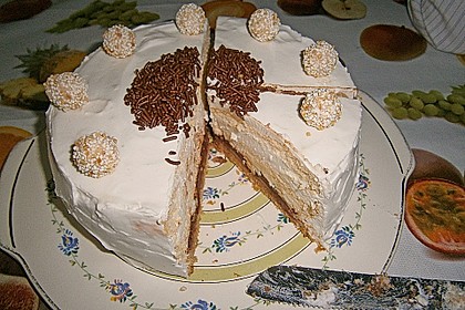 Kokos - Raffaello - Torte mit Nougat und Marzipan 13