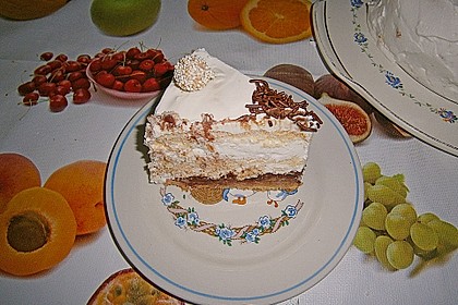 Kokos - Raffaello - Torte mit Nougat und Marzipan 14